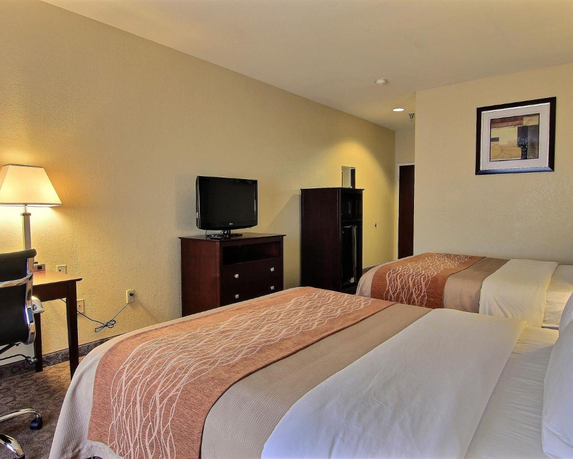 Queen Room with Two Queen Beds - Non-Smoking at Quality Inn Ingleside - Corpus Christi