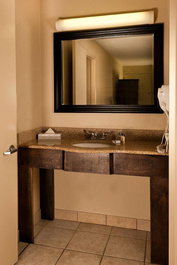 Deluxe Suite at Grand Texan Hotel & Convention Center
