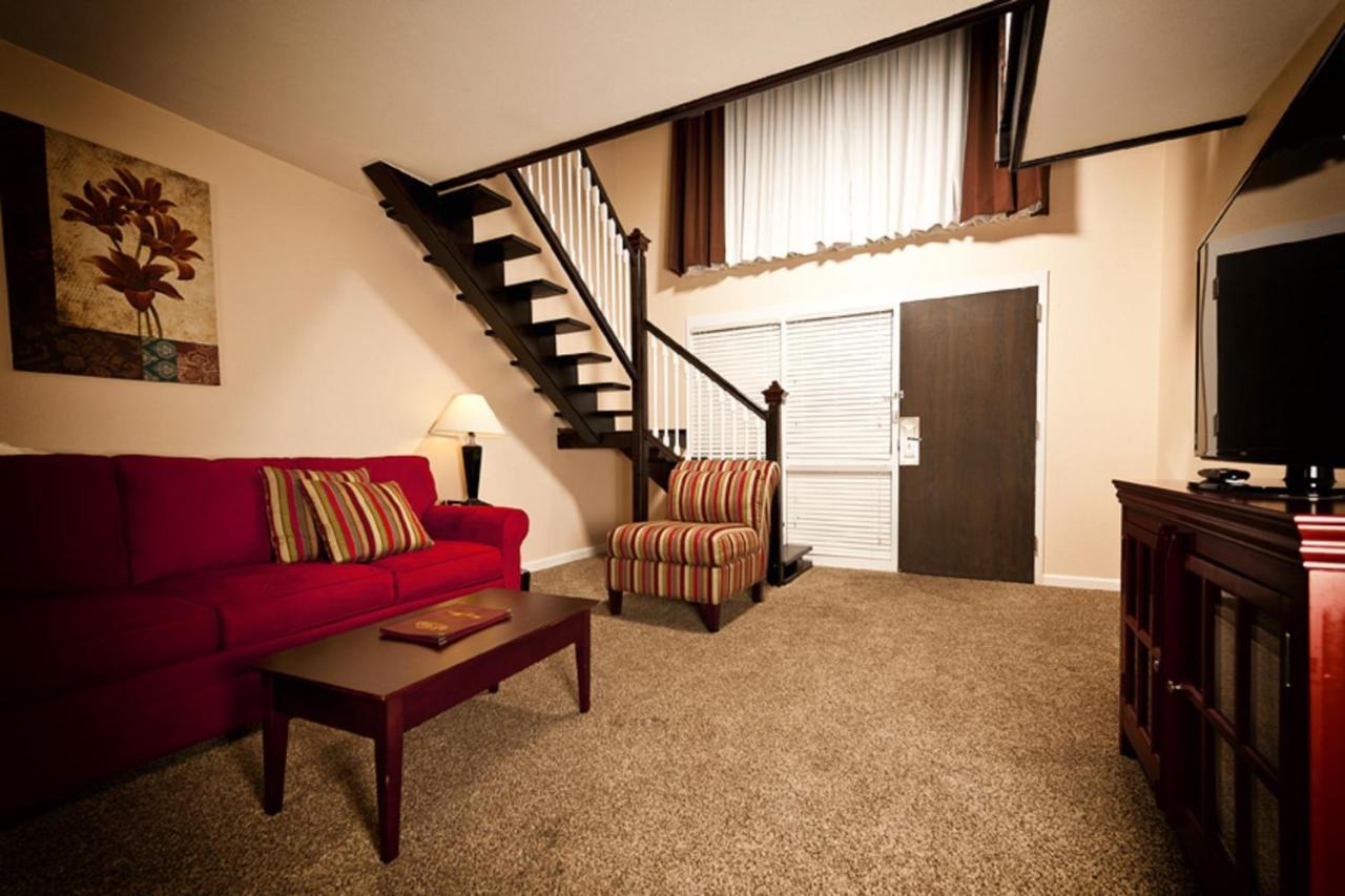 Honeymoon Suite at Grand Texan Hotel & Convention Center