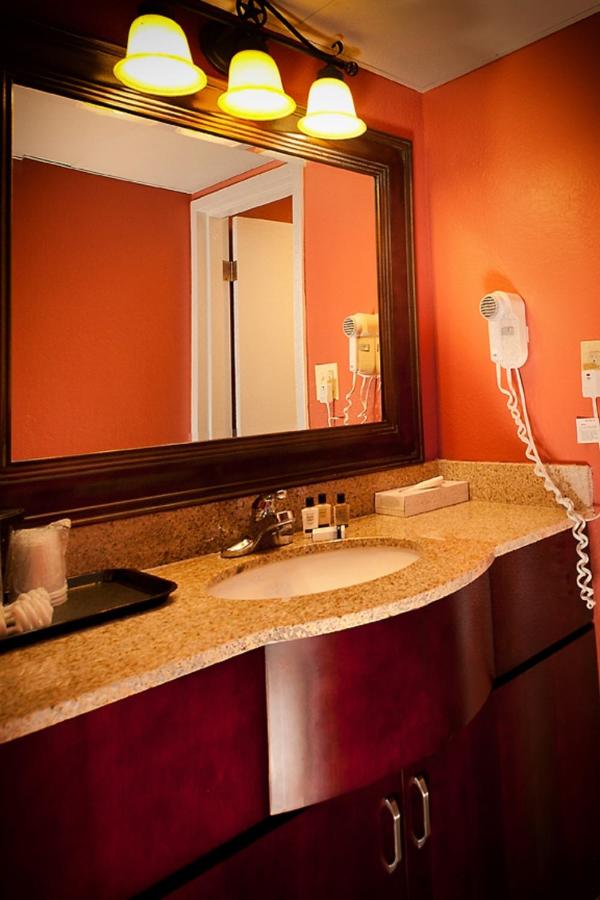 Honeymoon Suite at Grand Texan Hotel & Convention Center