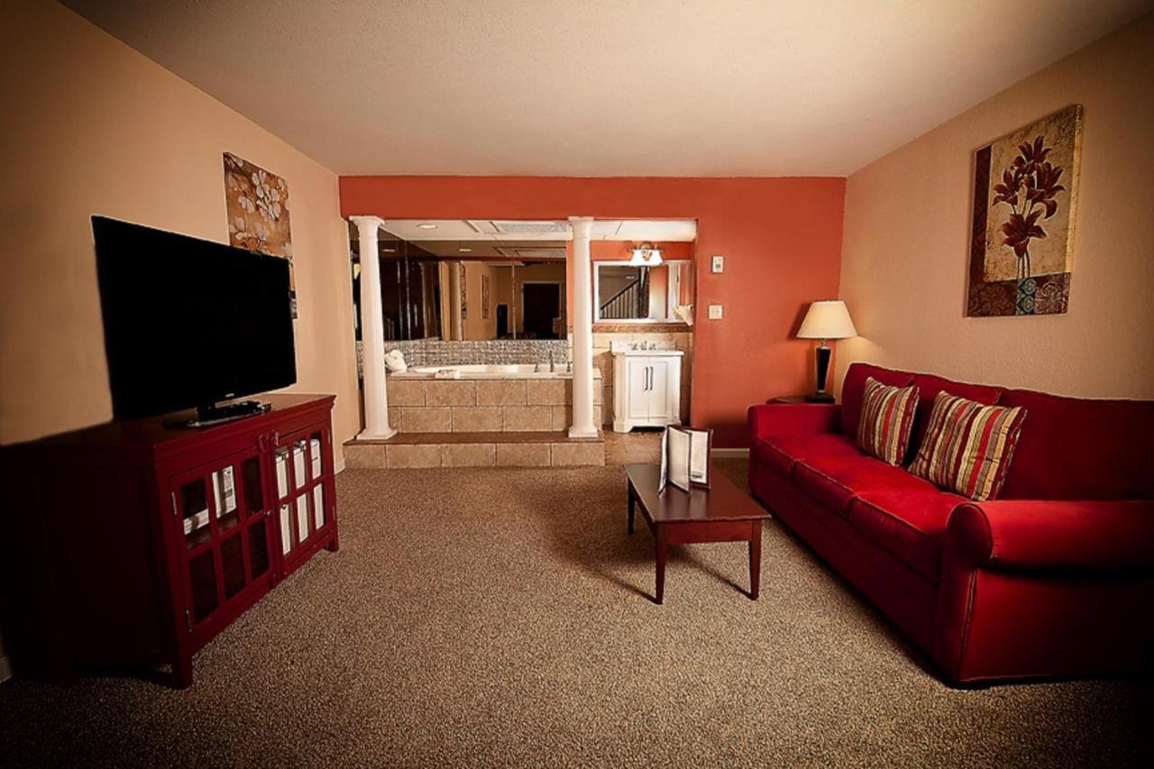 Honeymoon Suite at Grand Texan Hotel & Convention Center