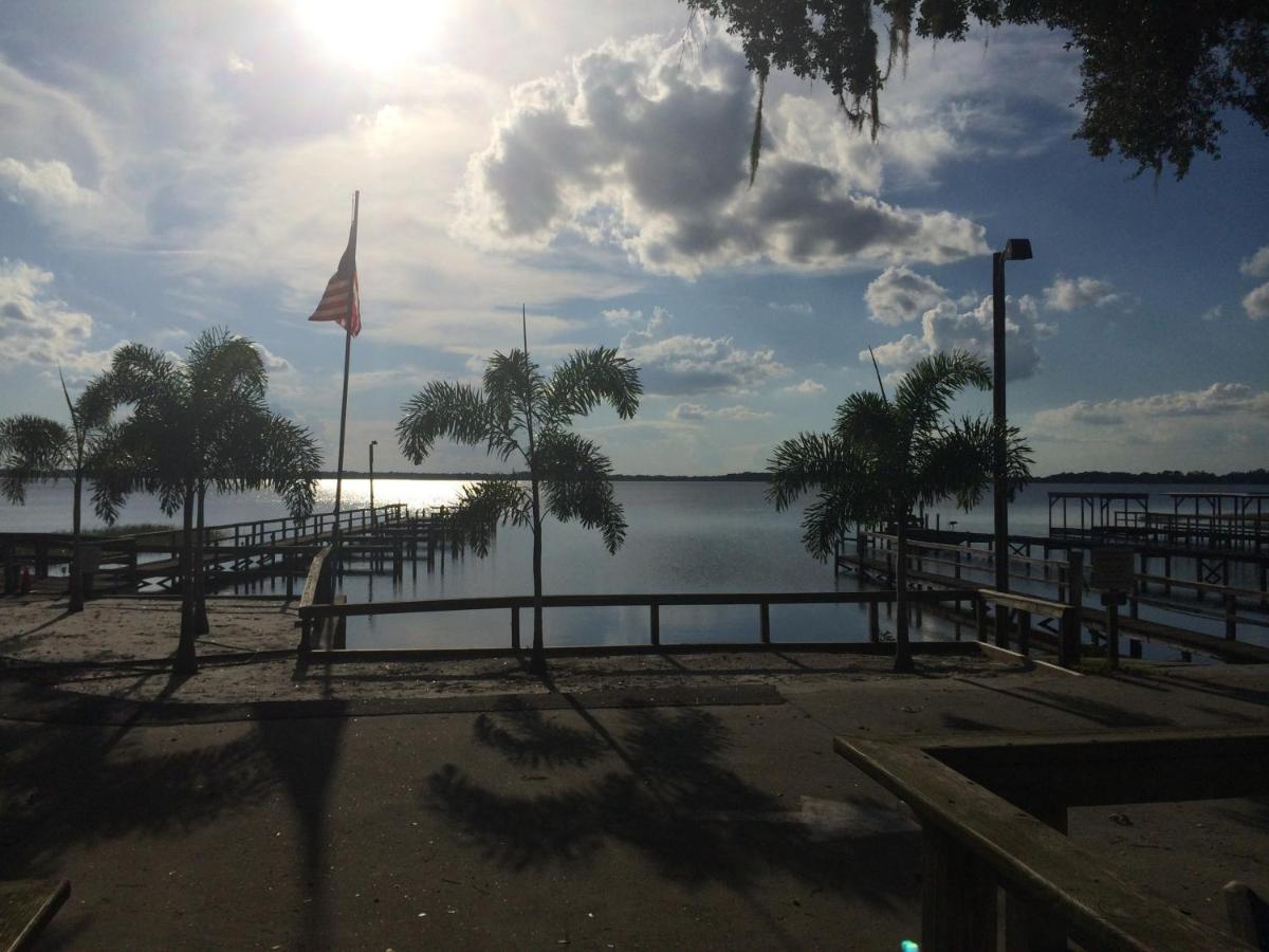| Lakeside Inn and Cafe