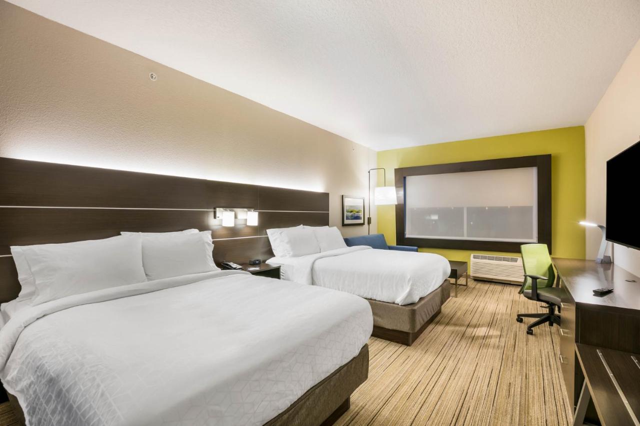 Queen Room with Two Queen Beds - Mobility Access Tub/Non-Smoking at Holiday Inn Express & Suites Jacksonville - Town Center by IHG