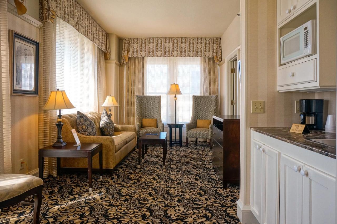One-Bedroom Suite at Gaslamp Plaza Suites