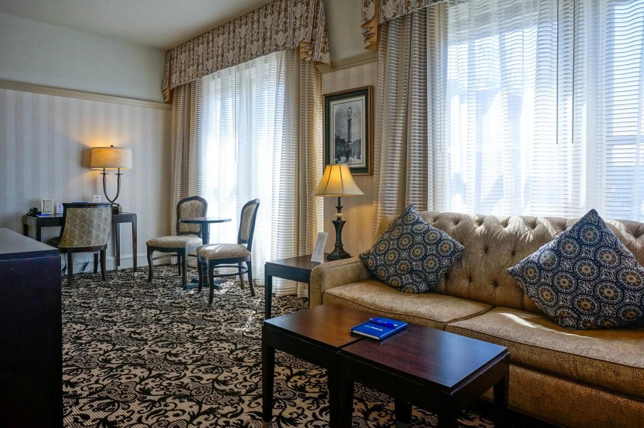 One-Bedroom Suite at Gaslamp Plaza Suites