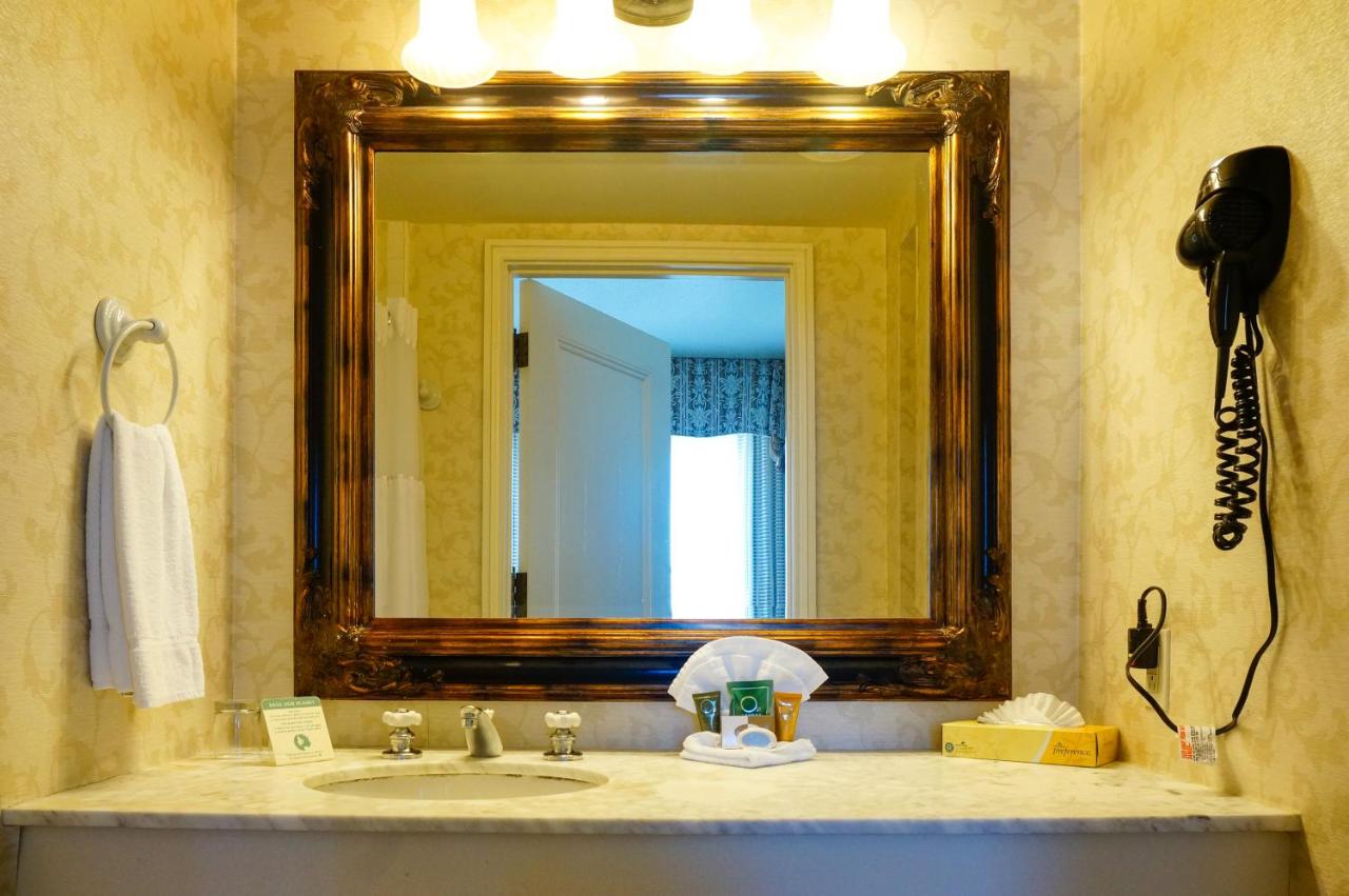 | Gaslamp Plaza Suites