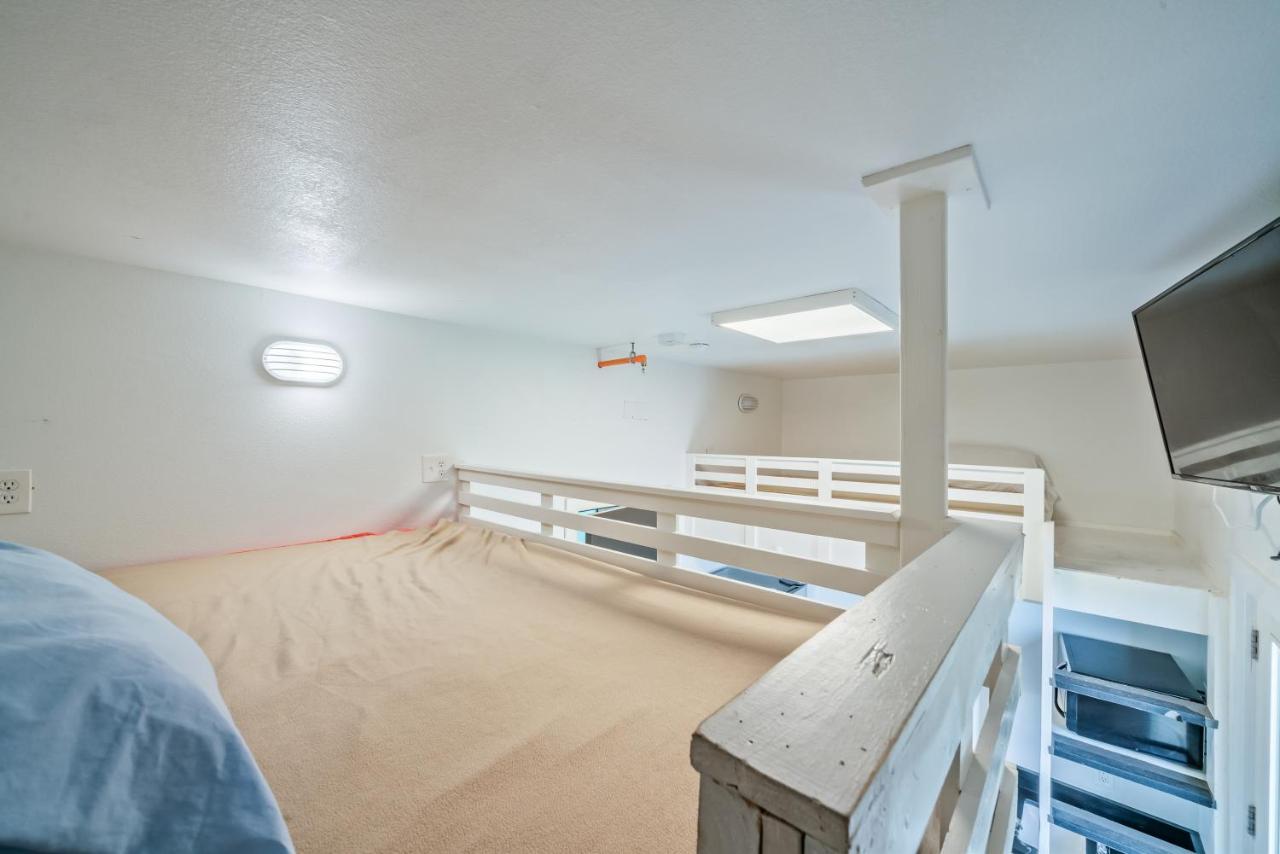 | Boardwalk Resort - Crystal Beach