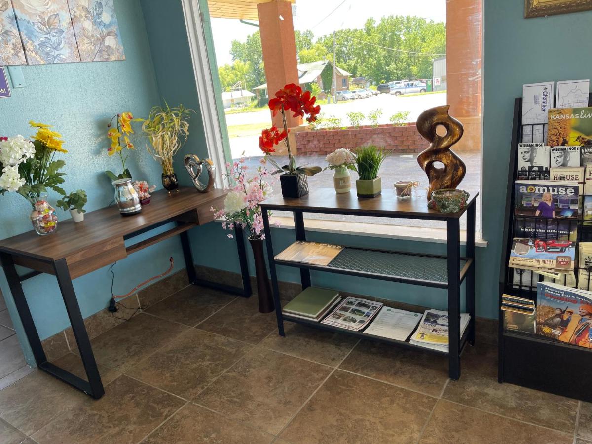 | Kansas Inn