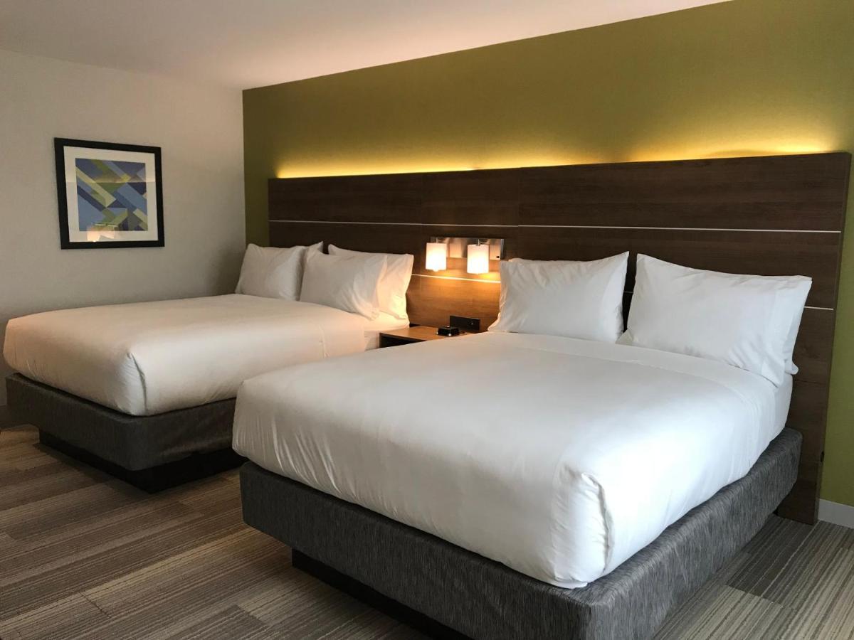 Queen Room with Two Queen Beds - Non-Smoking at Holiday Inn Express & Suites Pasadena - Los Angeles by IHG