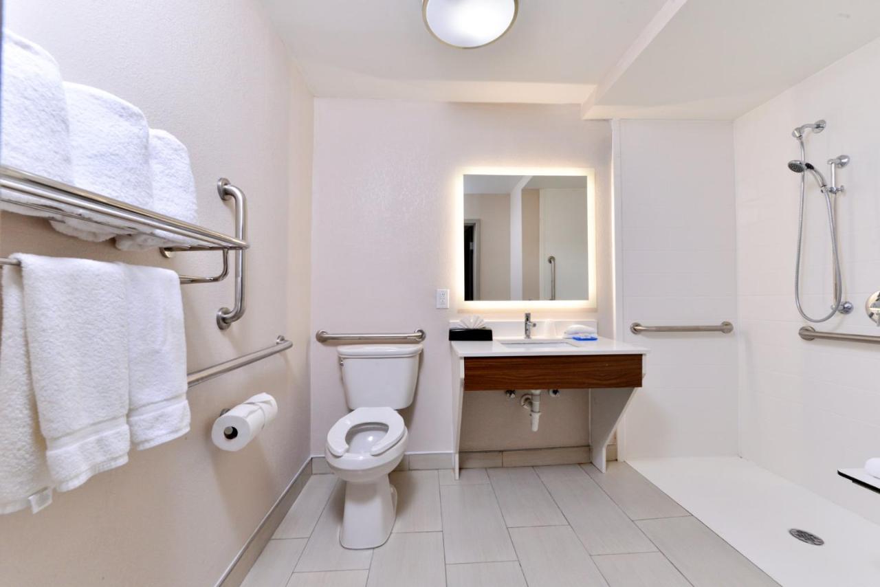 | Holiday Inn Express Winston-Salem Medical Ctr Area
