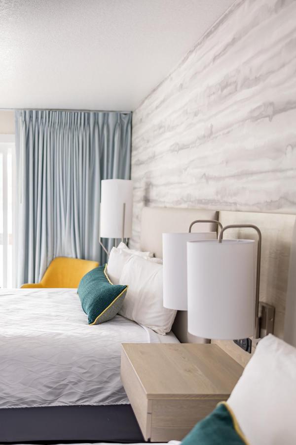 Deluxe Room at Jot's Resort