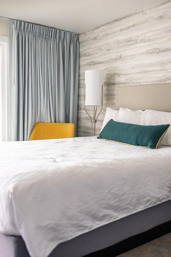 Deluxe Room at Jot's Resort