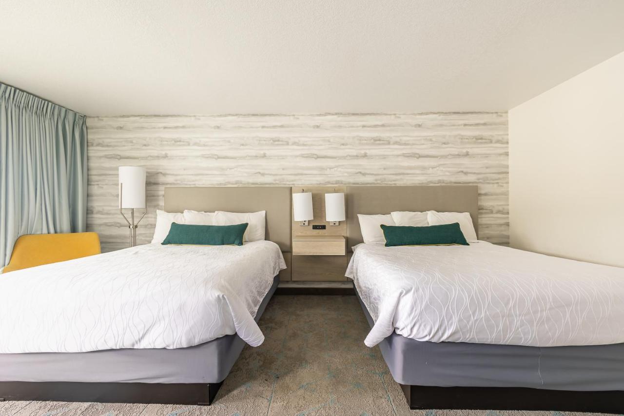 Deluxe Room at Jot's Resort