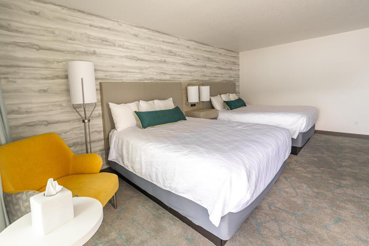 Deluxe Room at Jot's Resort