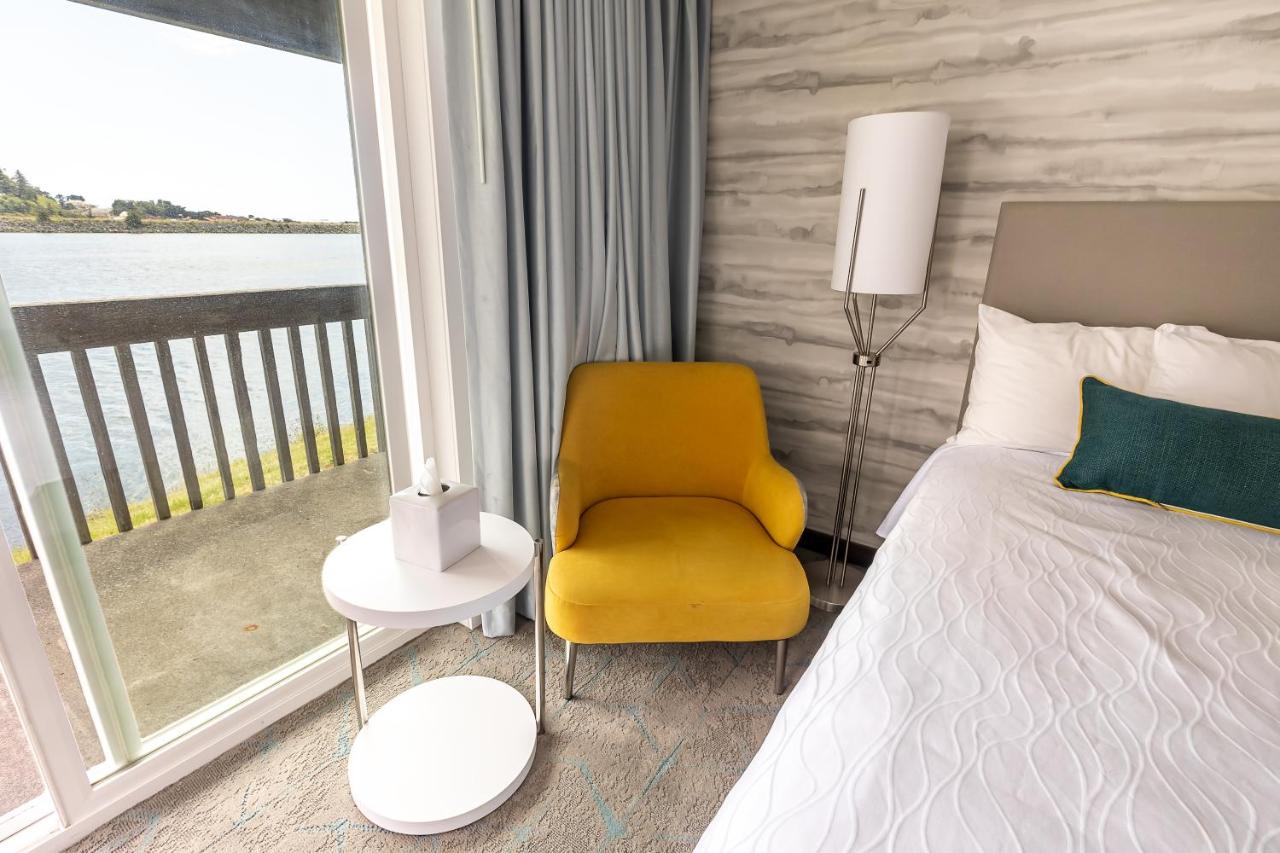 Deluxe Room at Jot's Resort