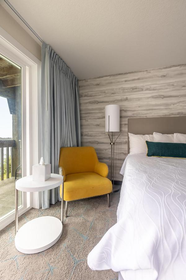 Deluxe Room at Jot's Resort
