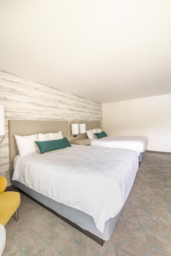 Deluxe Room at Jot's Resort