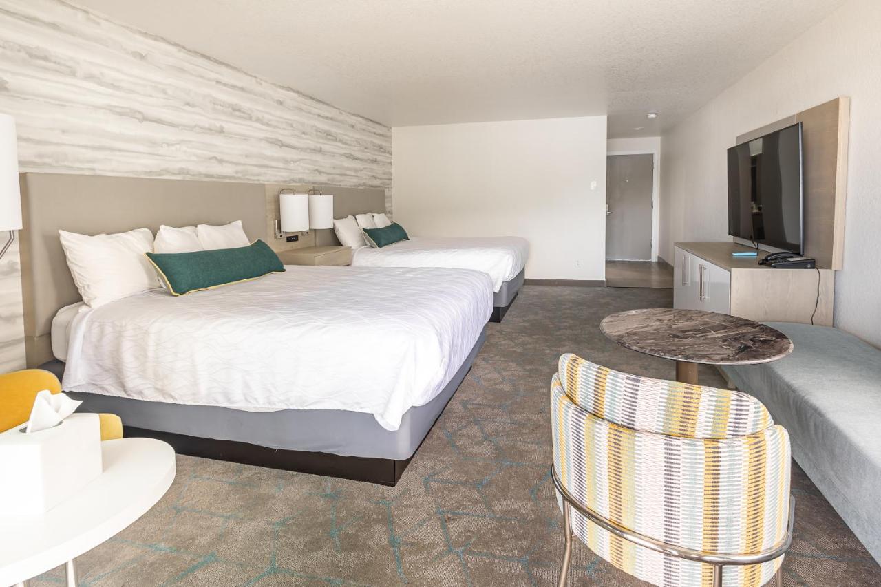 Deluxe Room at Jot's Resort