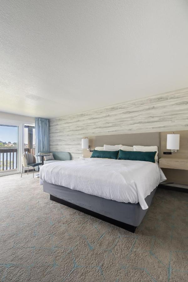 Deluxe King Room at Jot's Resort