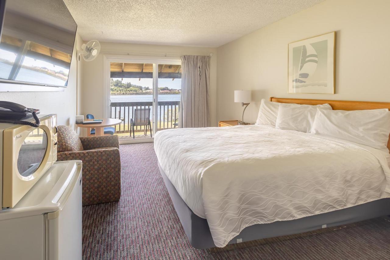 Standard Queen Room at Jot's Resort