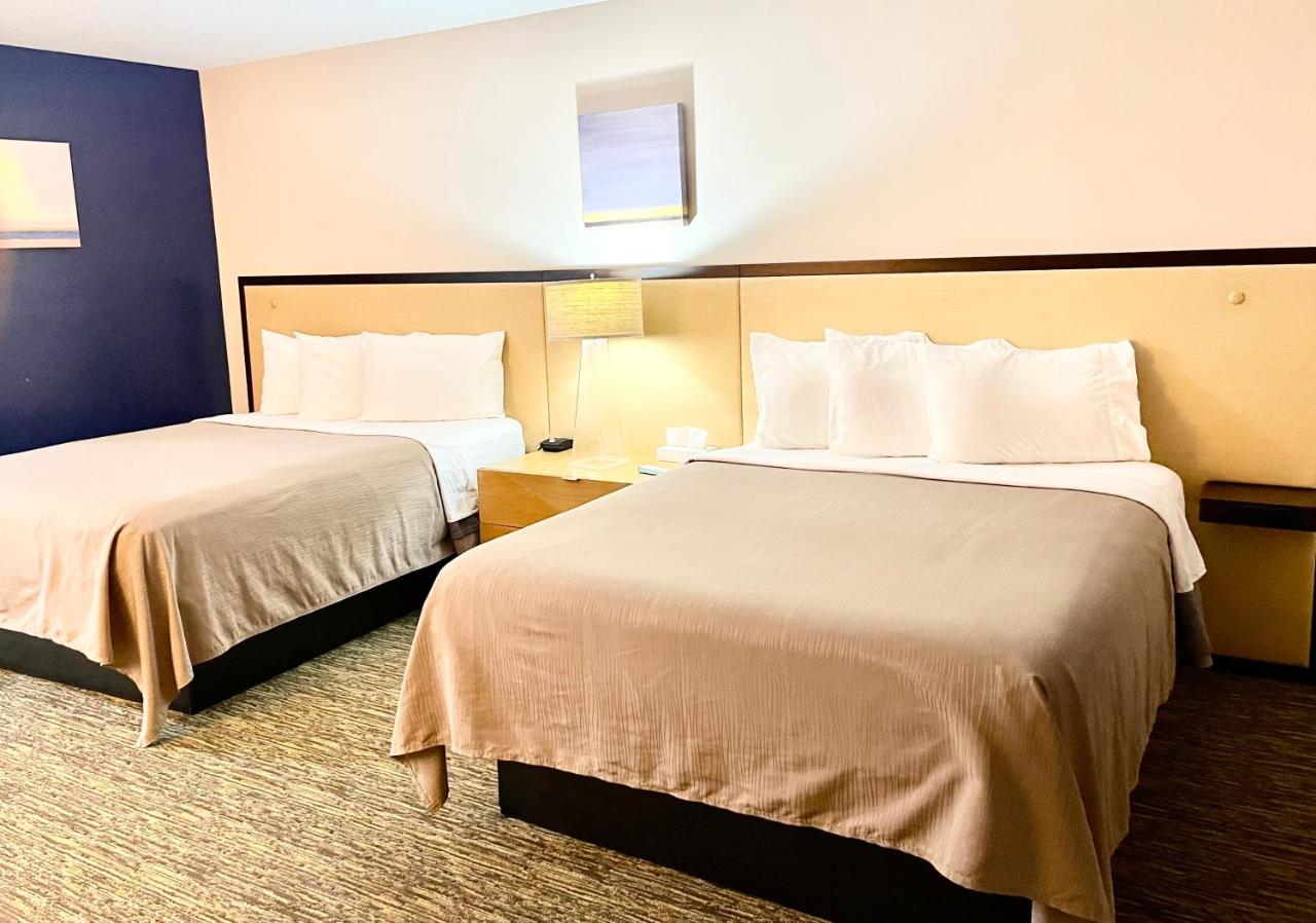 Queen Room at Rodeway Inn Oscoda