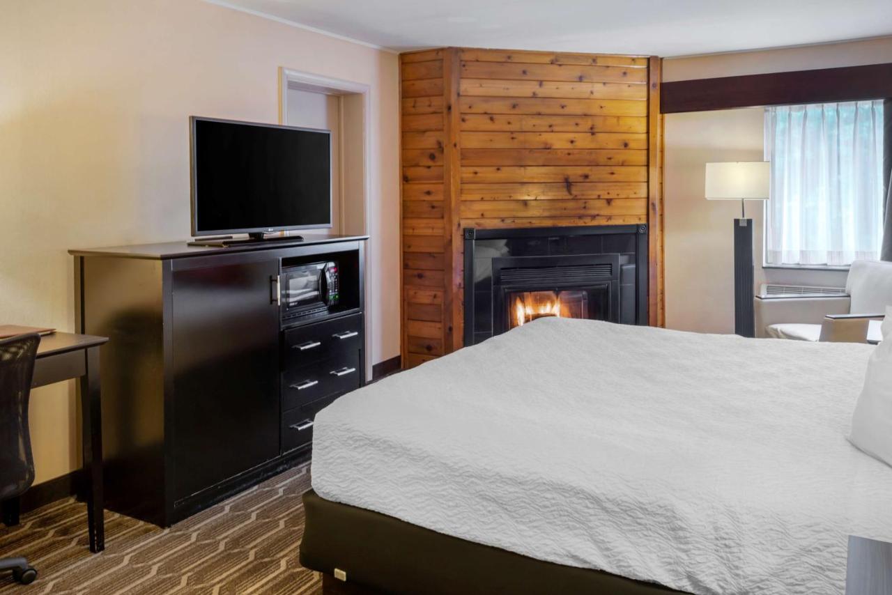 | Best Western Plus Poconos Hotel