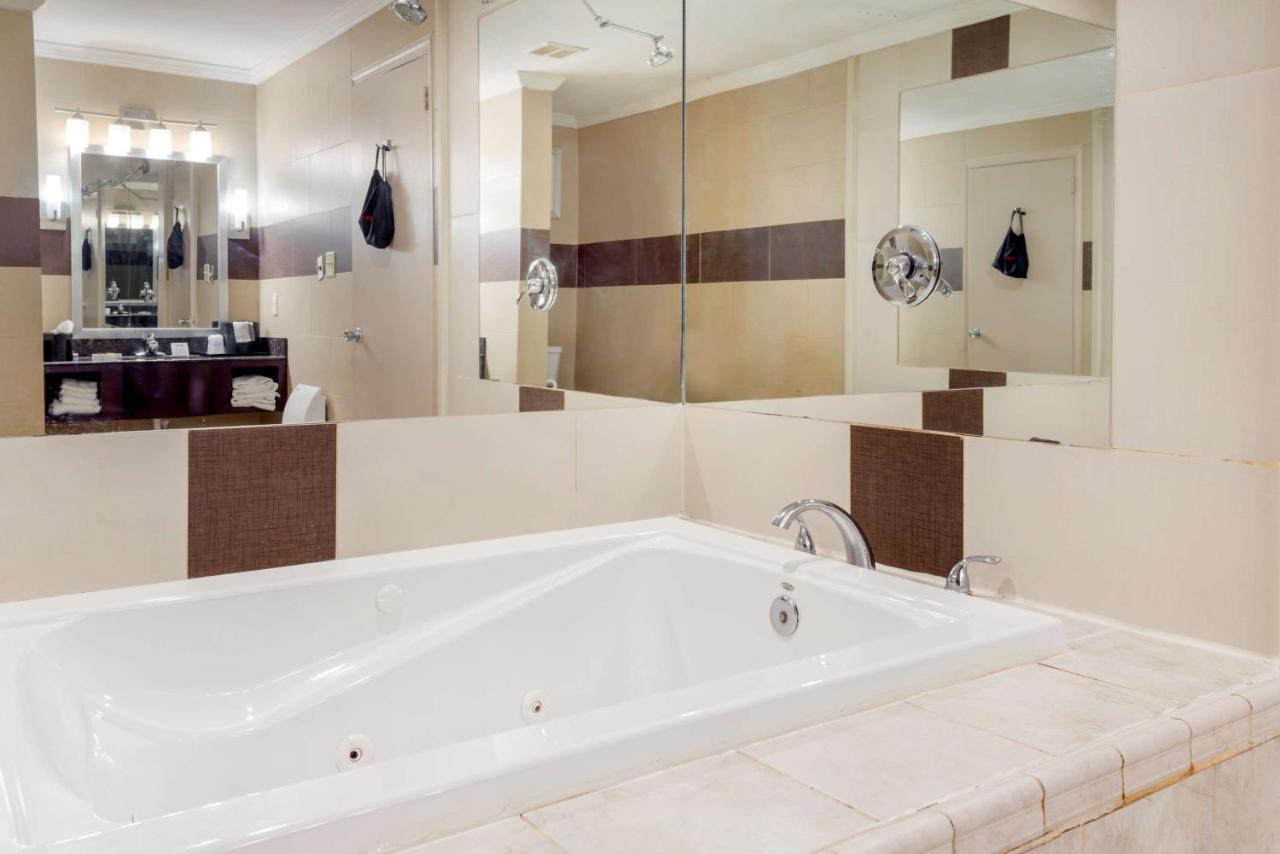 | Best Western Plus Poconos Hotel