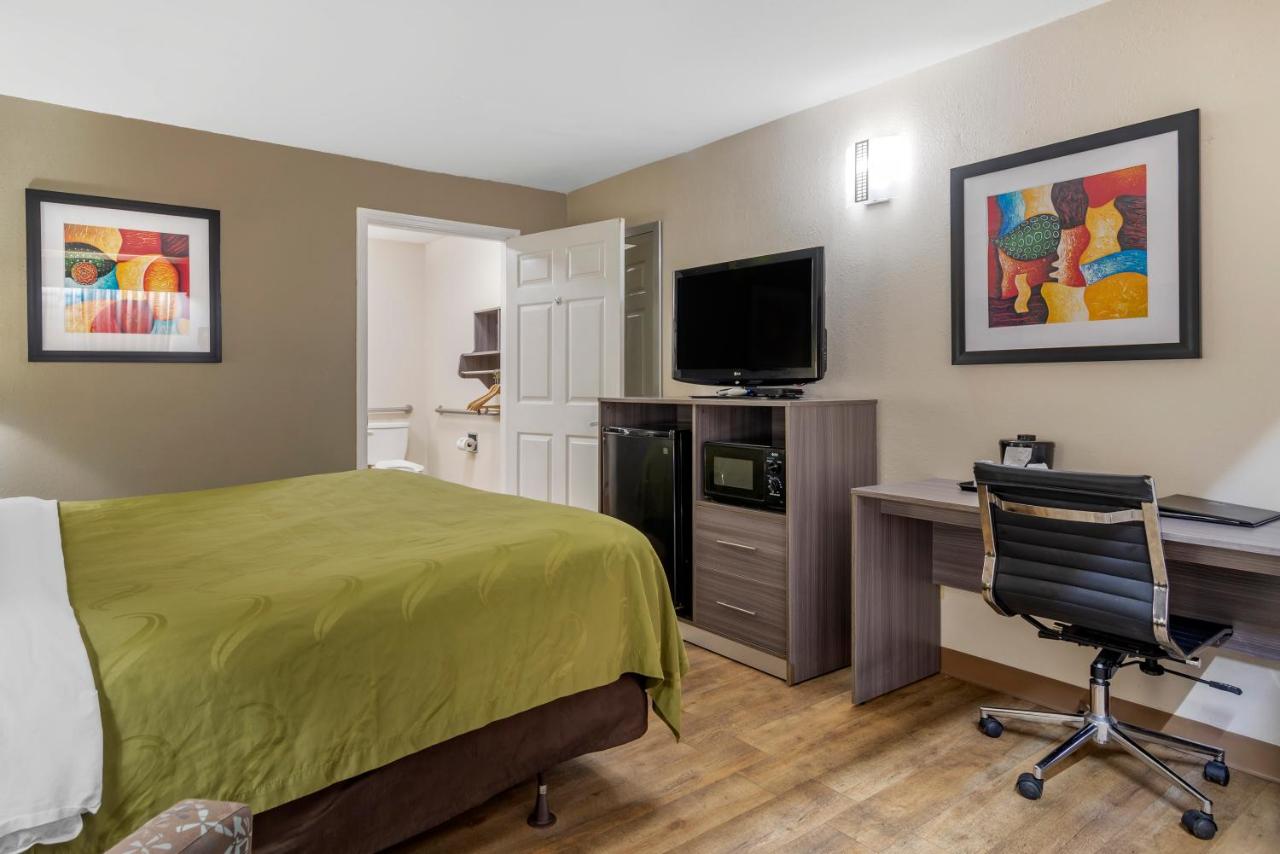 King Room - Disability Access/Non-Smoking at Quality Inn Conyers I-20