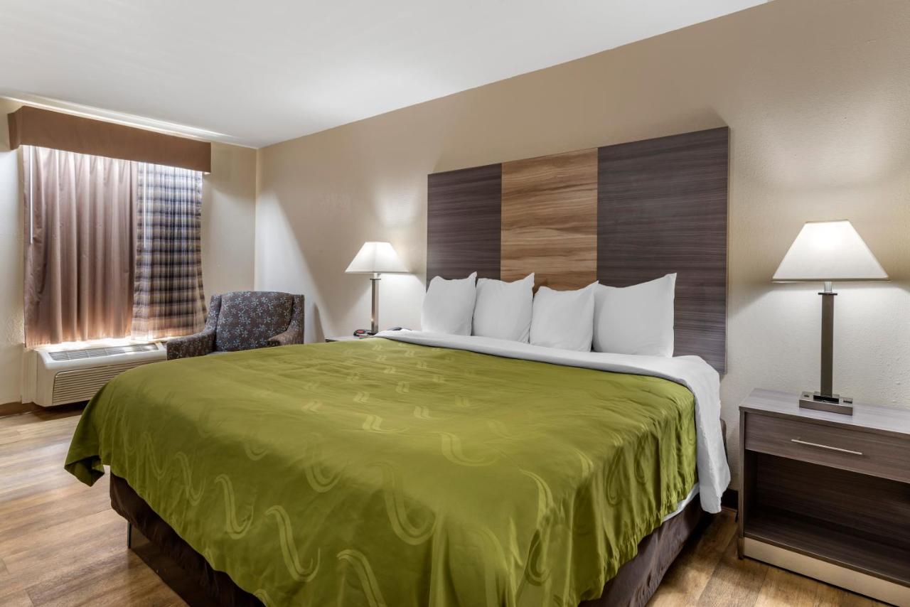 King Room - Disability Access/Non-Smoking at Quality Inn Conyers I-20