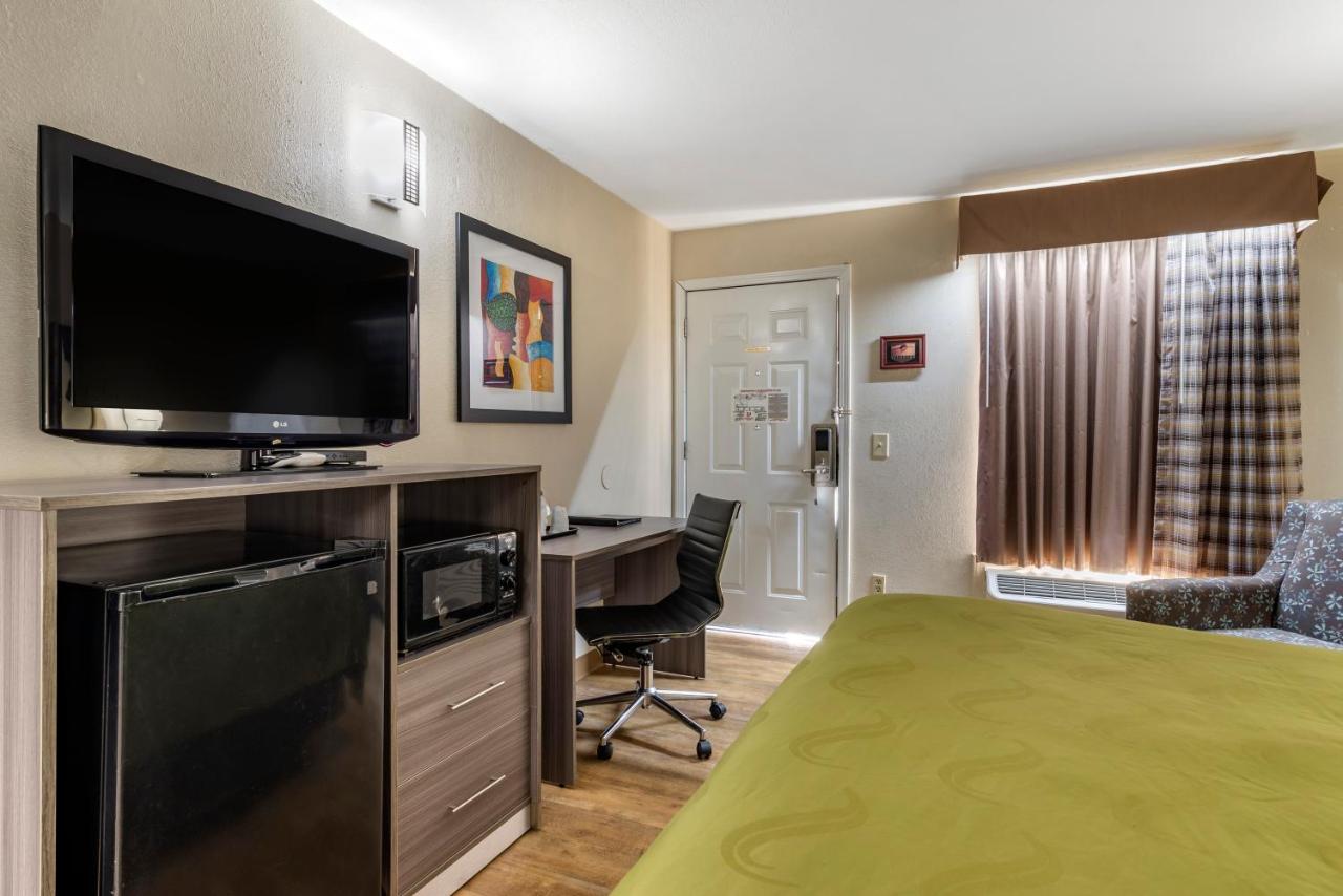 King Room - Disability Access/Non-Smoking at Quality Inn Conyers I-20