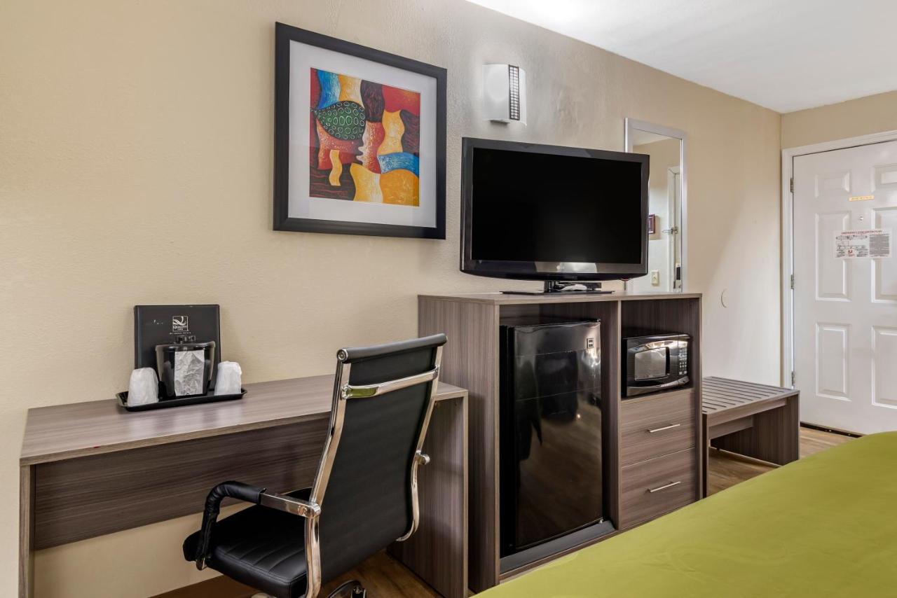 King Room - Disability Access/Non-Smoking at Quality Inn Conyers I-20