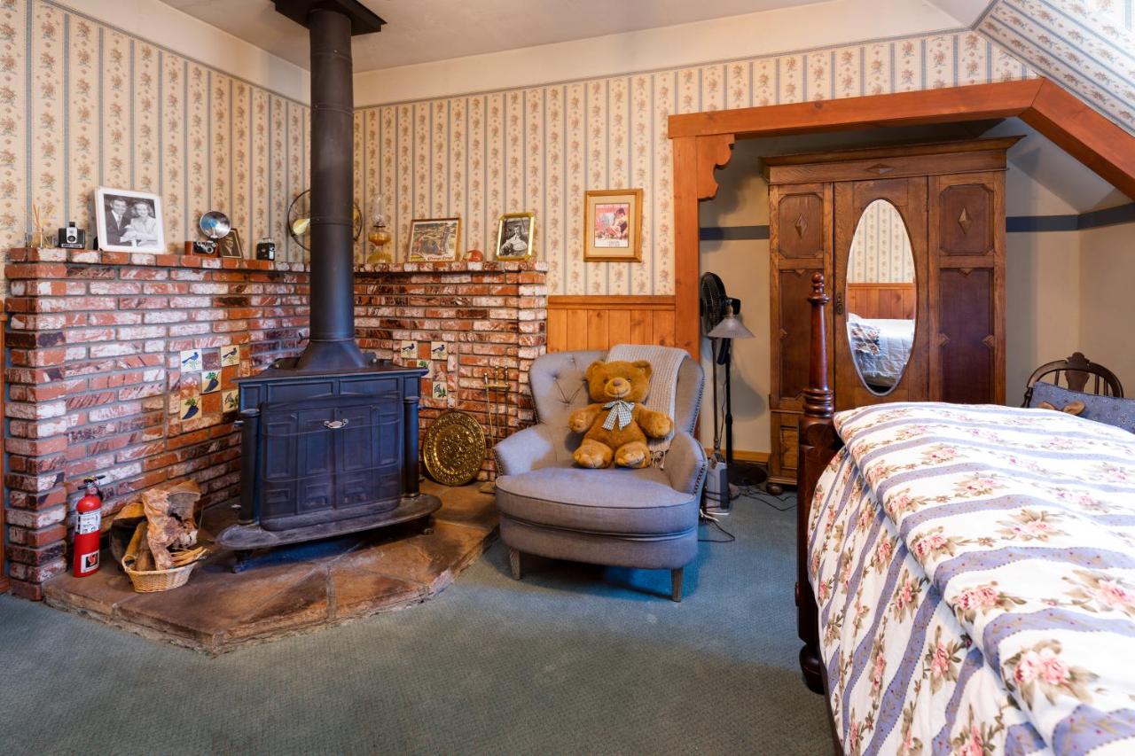 | Gold Mountain Manor