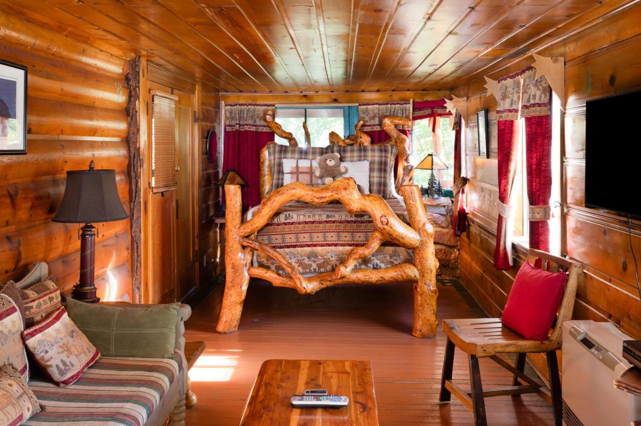| Gold Mountain Manor