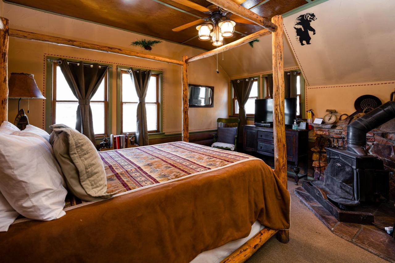 | Gold Mountain Manor