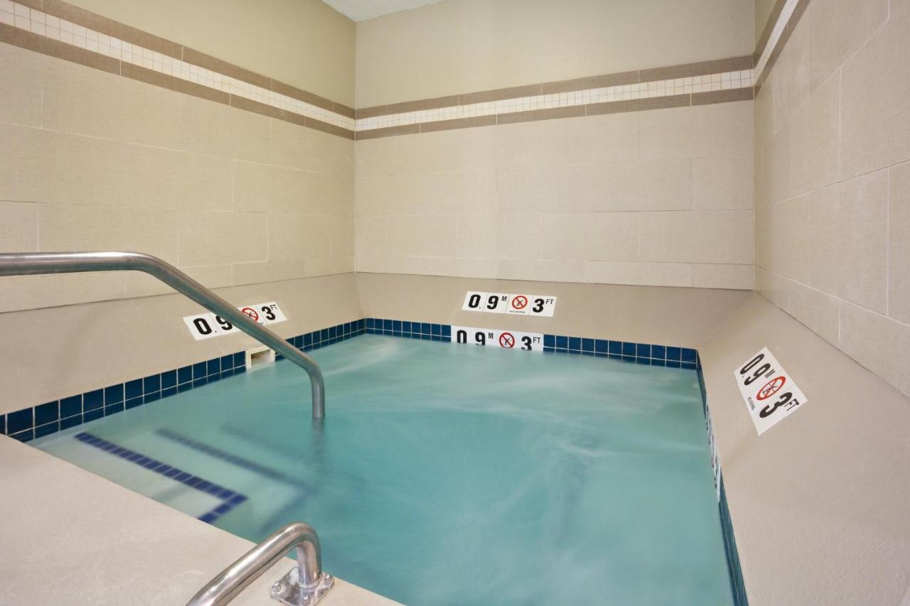 | Holiday Inn Express Hotel & Suites St. Paul-Woodbury, an IHG Hotel