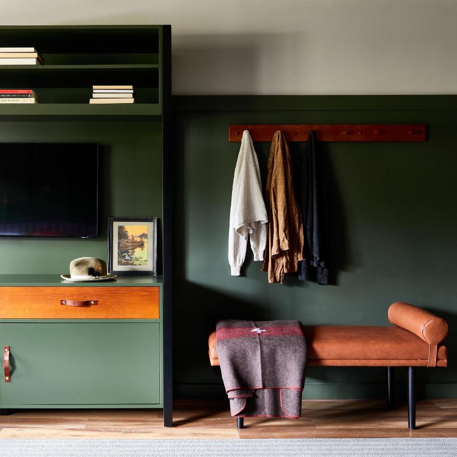 | Hunter Lodge, a Bluebird by Lark