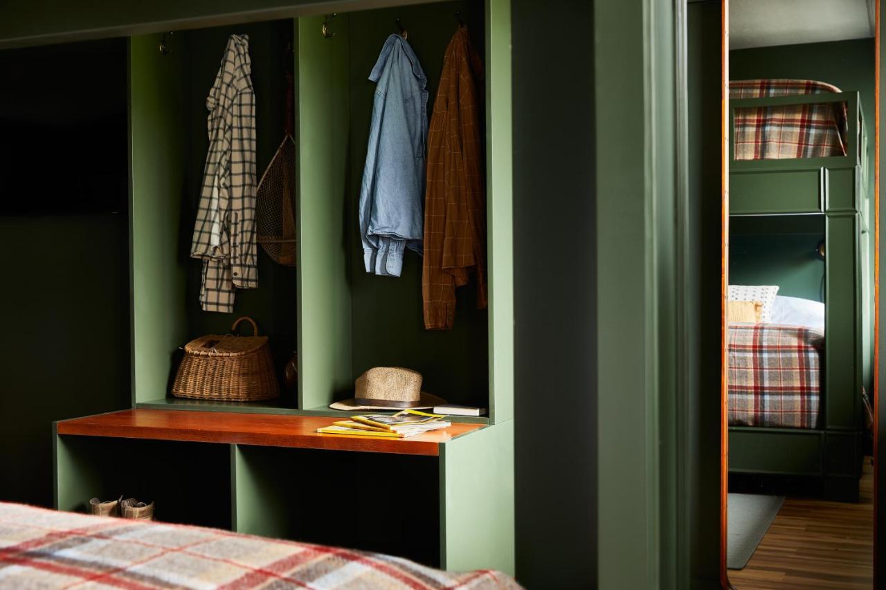 | Hunter Lodge, a Bluebird by Lark