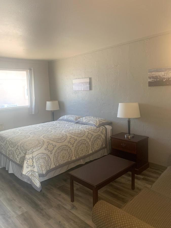 Single Room with Bath at Stepping Inn