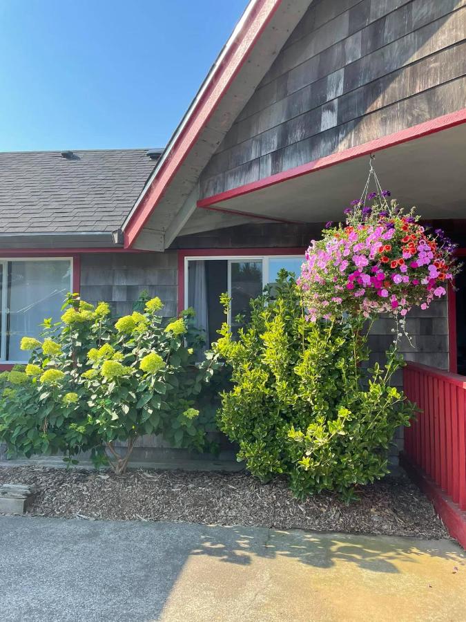 | Surf & Sand Inn
