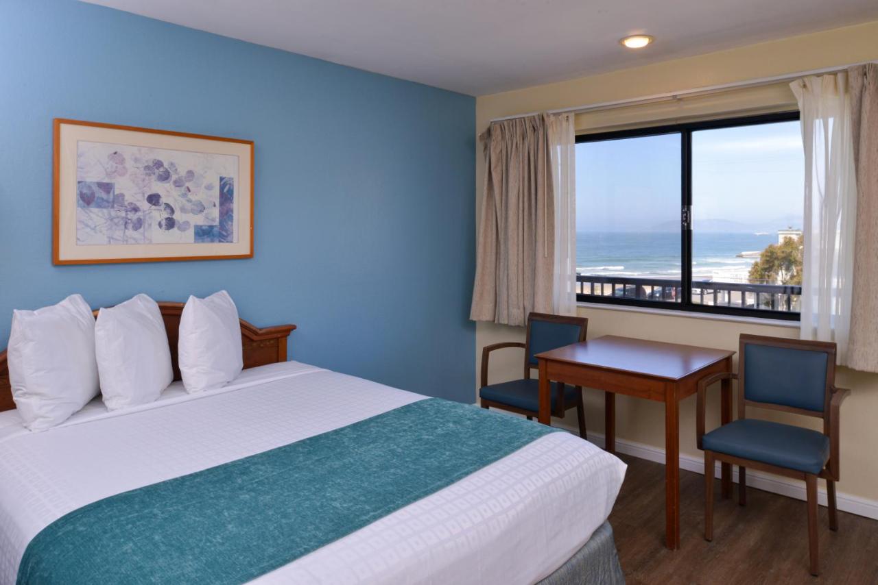  | Edgewater Inn and Suites