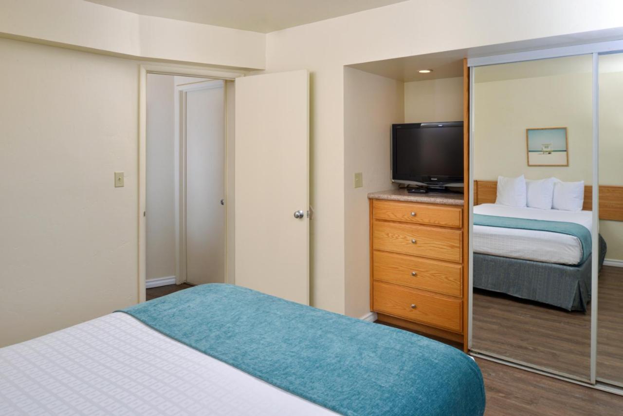  | Edgewater Inn and Suites