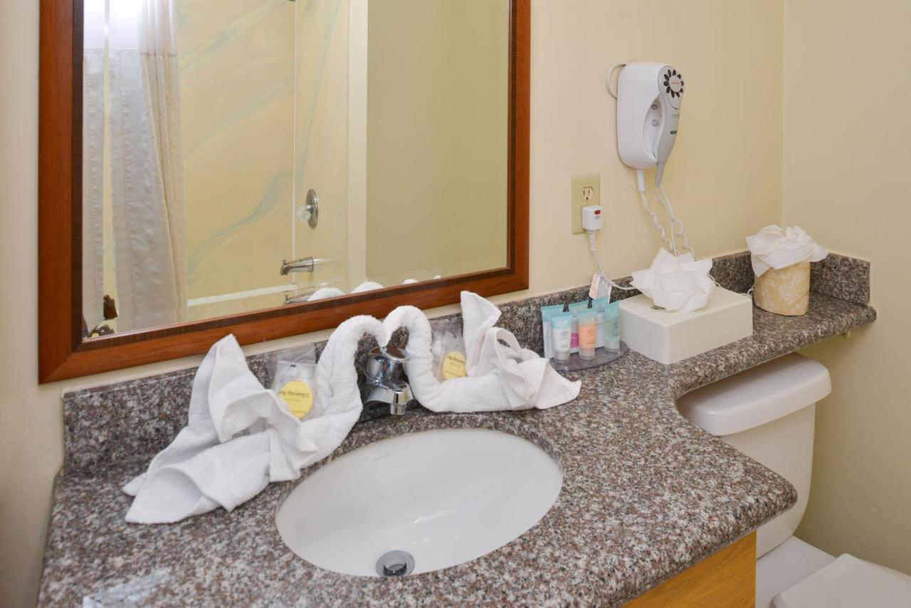  | Edgewater Inn and Suites