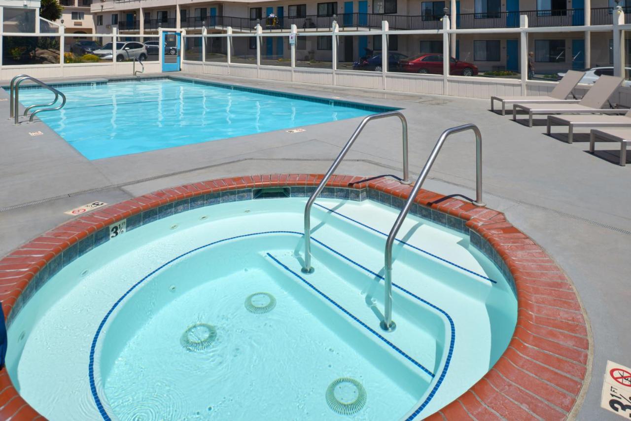  | Edgewater Inn and Suites