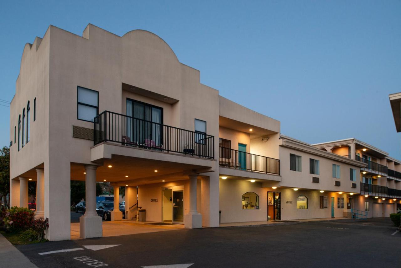  | Edgewater Inn and Suites