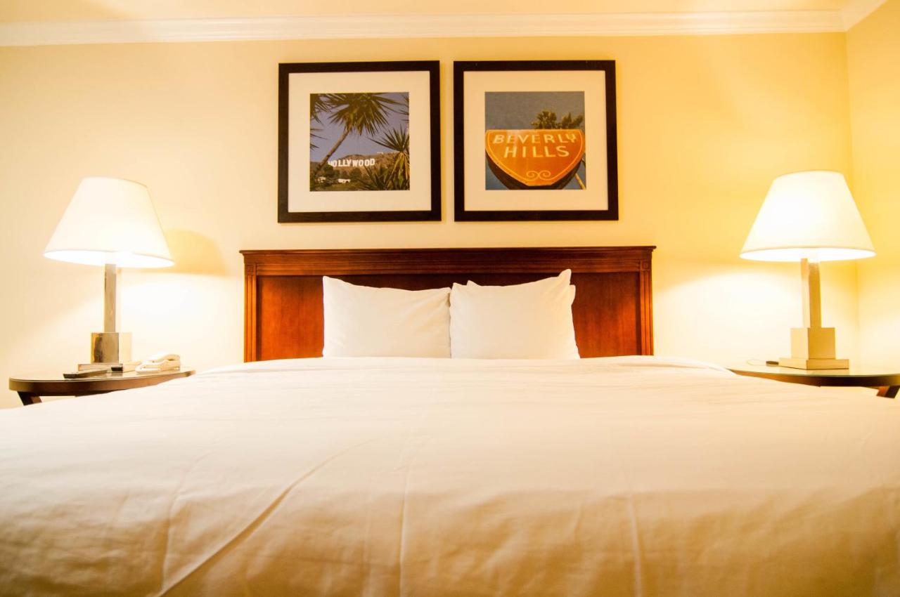 Deluxe King Room with Balcony at Bokai Garden Hotel