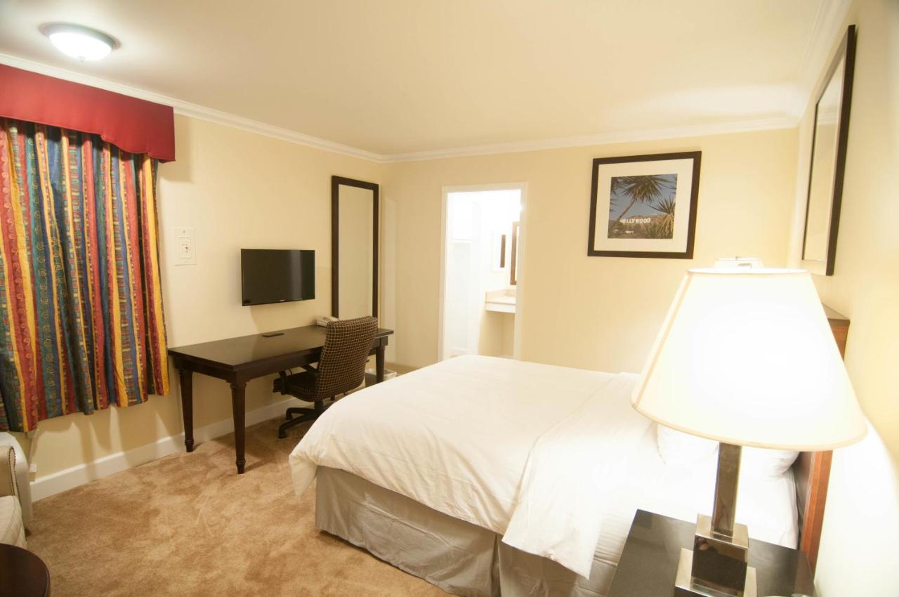Deluxe Queen Room at Bokai Garden Hotel