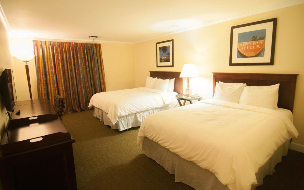 Deluxe Queen Room with Two Queen Beds with Balcony at Bokai Garden Hotel