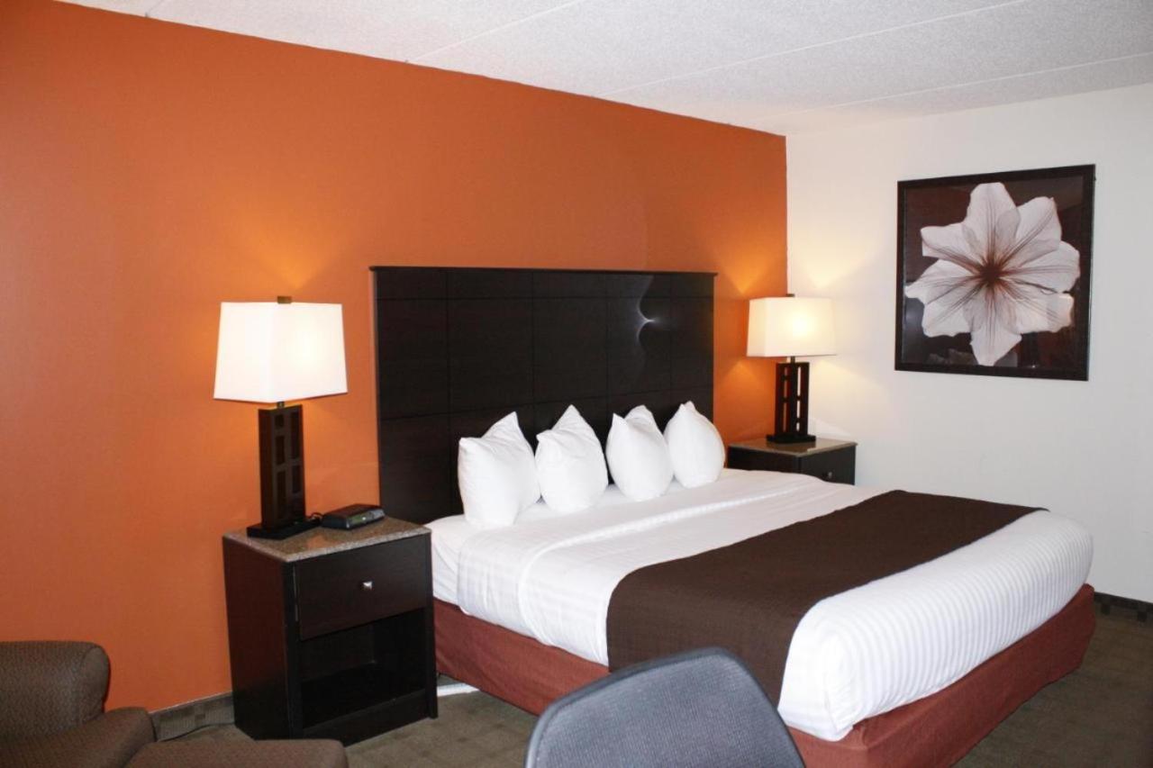 Single Room with Bathroom at Riverfront Hotel