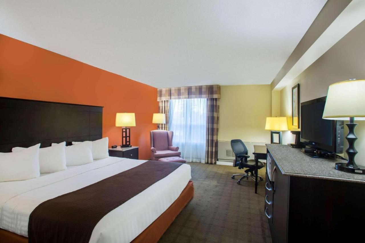Single Room with Bathroom at Riverfront Hotel