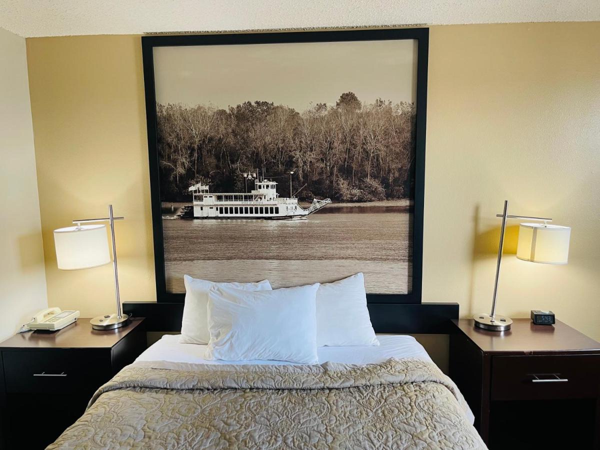 Queen Room - Mobility Access/Non-Smoking at Super 8 by Wyndham Clear Lake